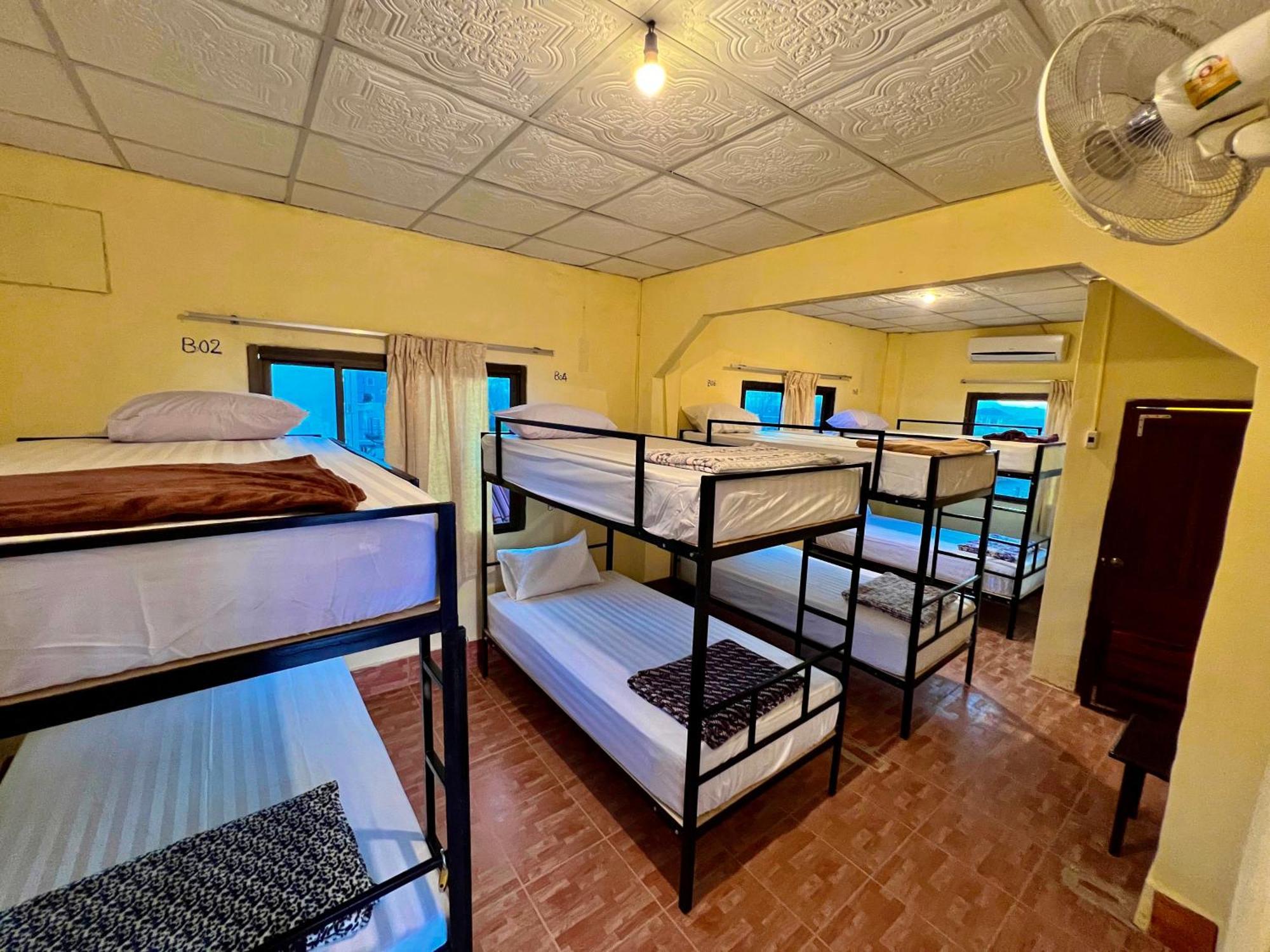 Easy Go Backpacker Hostel Vang Vieng Eksteriør billede