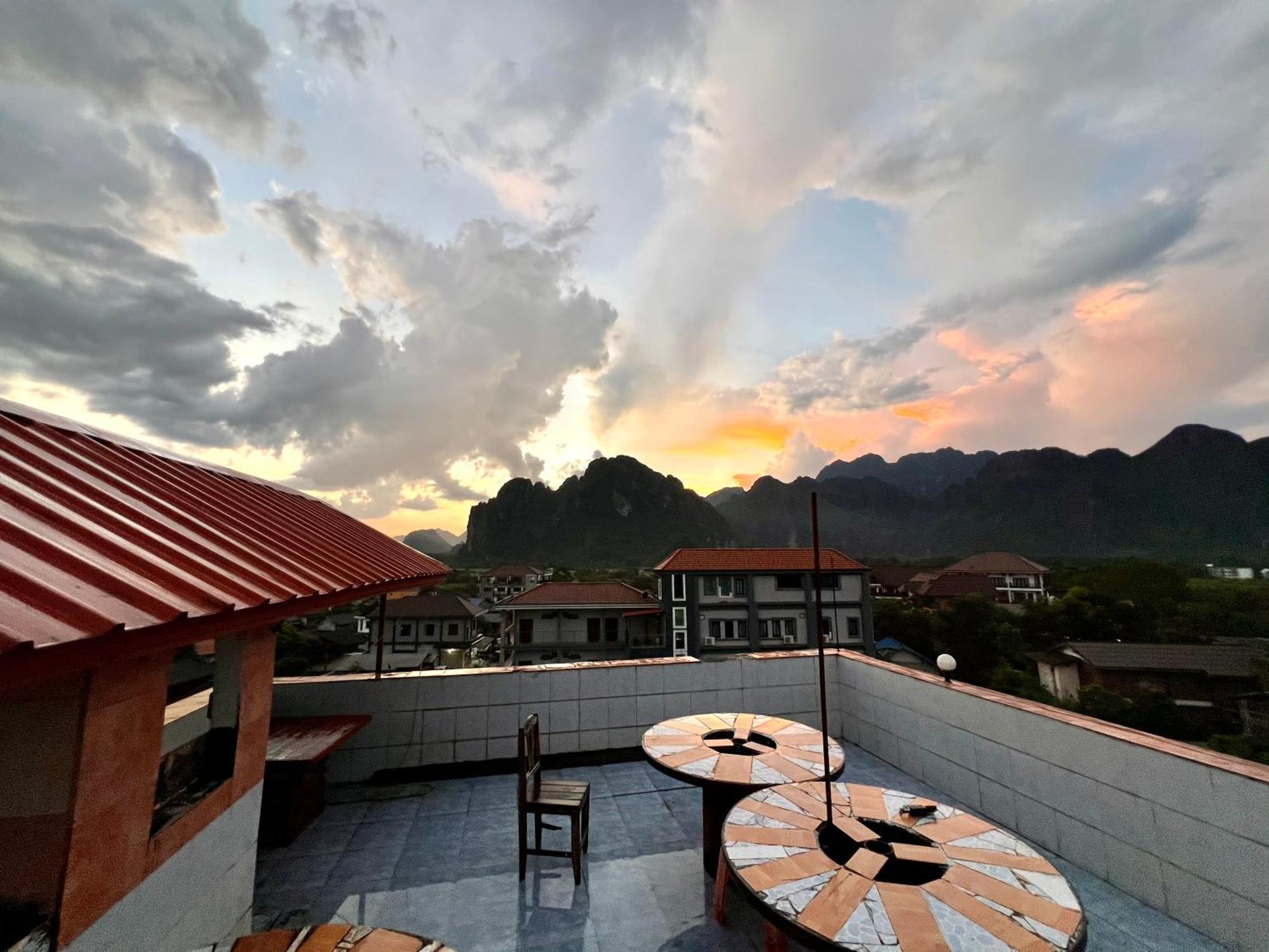 Easy Go Backpacker Hostel Vang Vieng Eksteriør billede