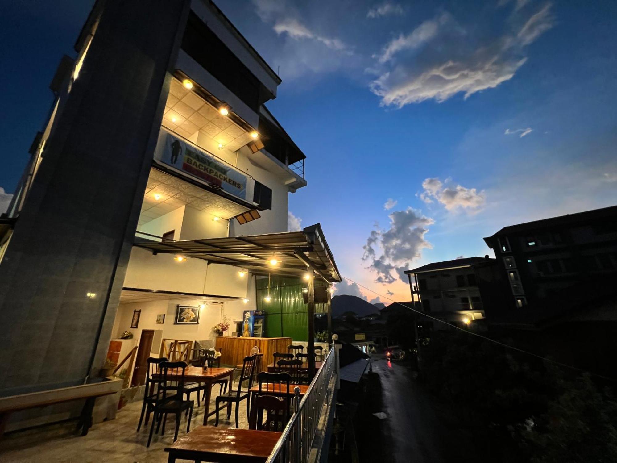 Easy Go Backpacker Hostel Vang Vieng Eksteriør billede