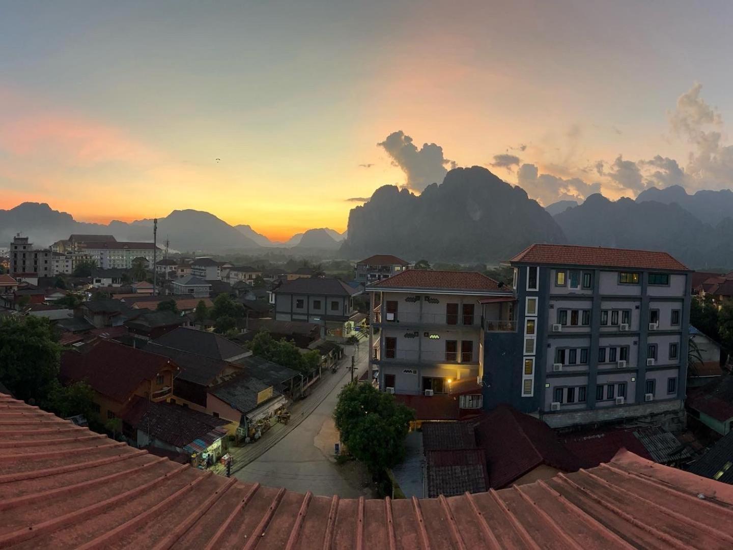 Easy Go Backpacker Hostel Vang Vieng Eksteriør billede