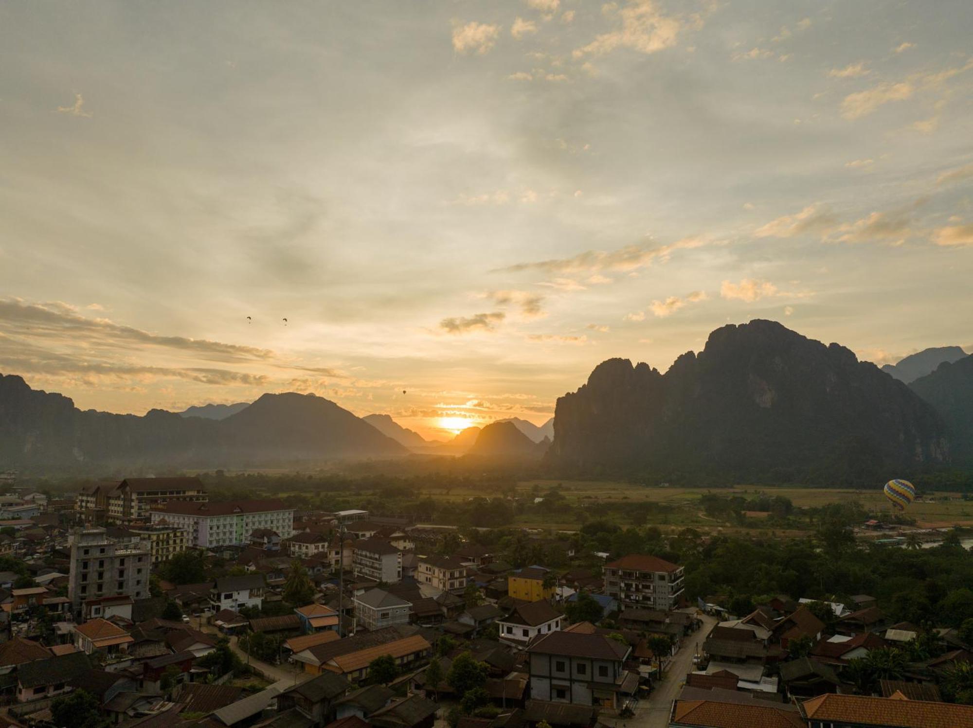 Easy Go Backpacker Hostel Vang Vieng Eksteriør billede