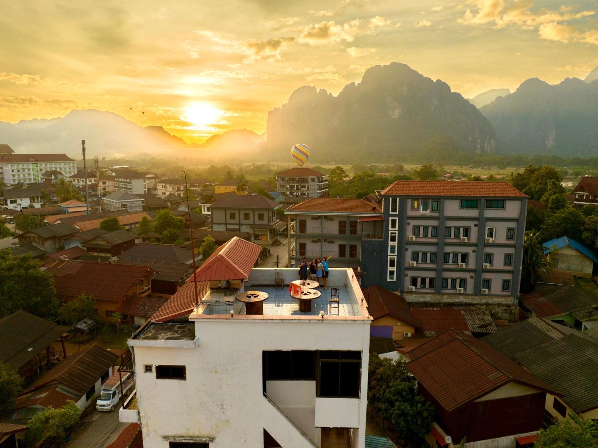 Easy Go Backpacker Hostel Vang Vieng Eksteriør billede