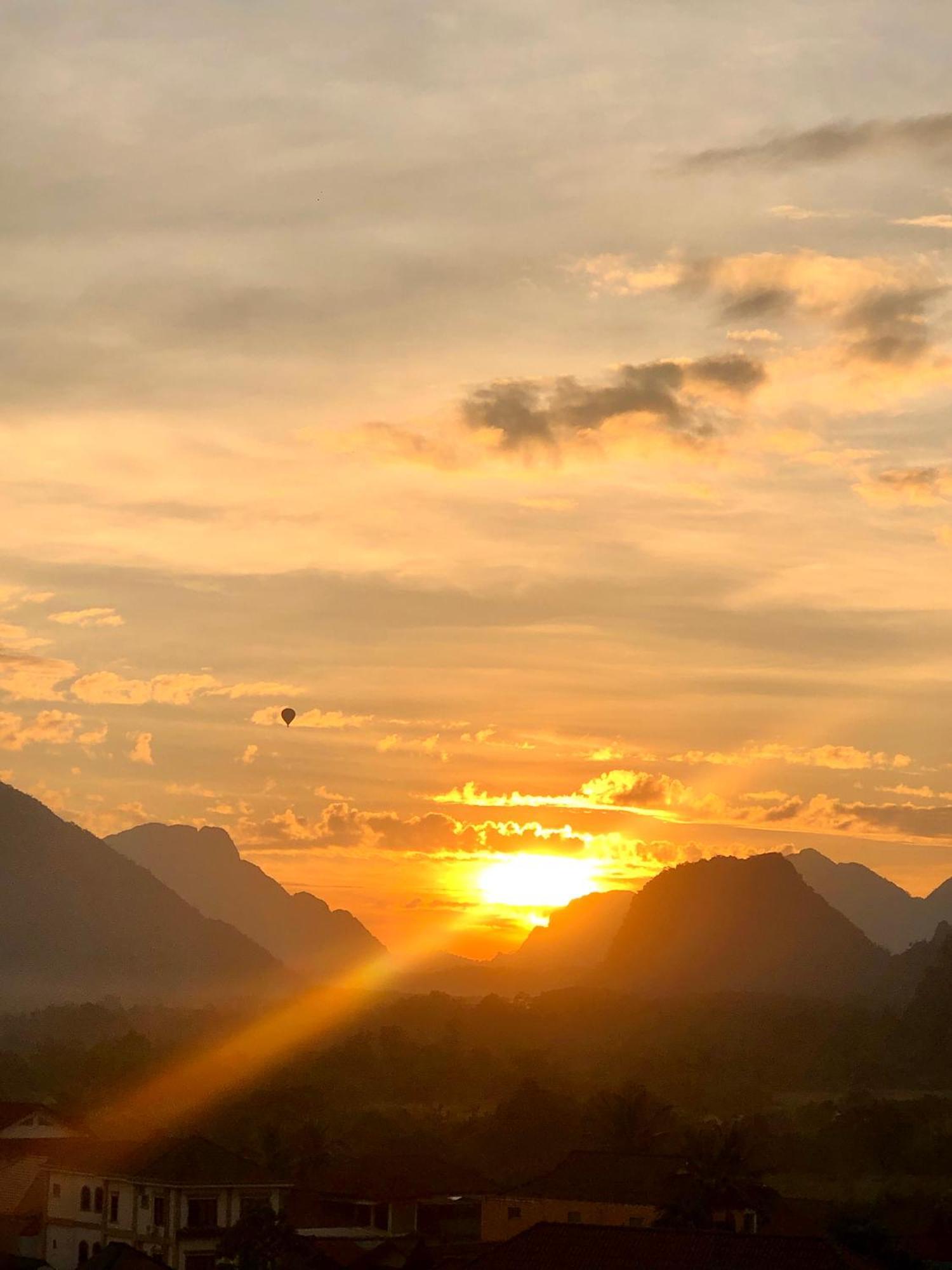 Easy Go Backpacker Hostel Vang Vieng Eksteriør billede