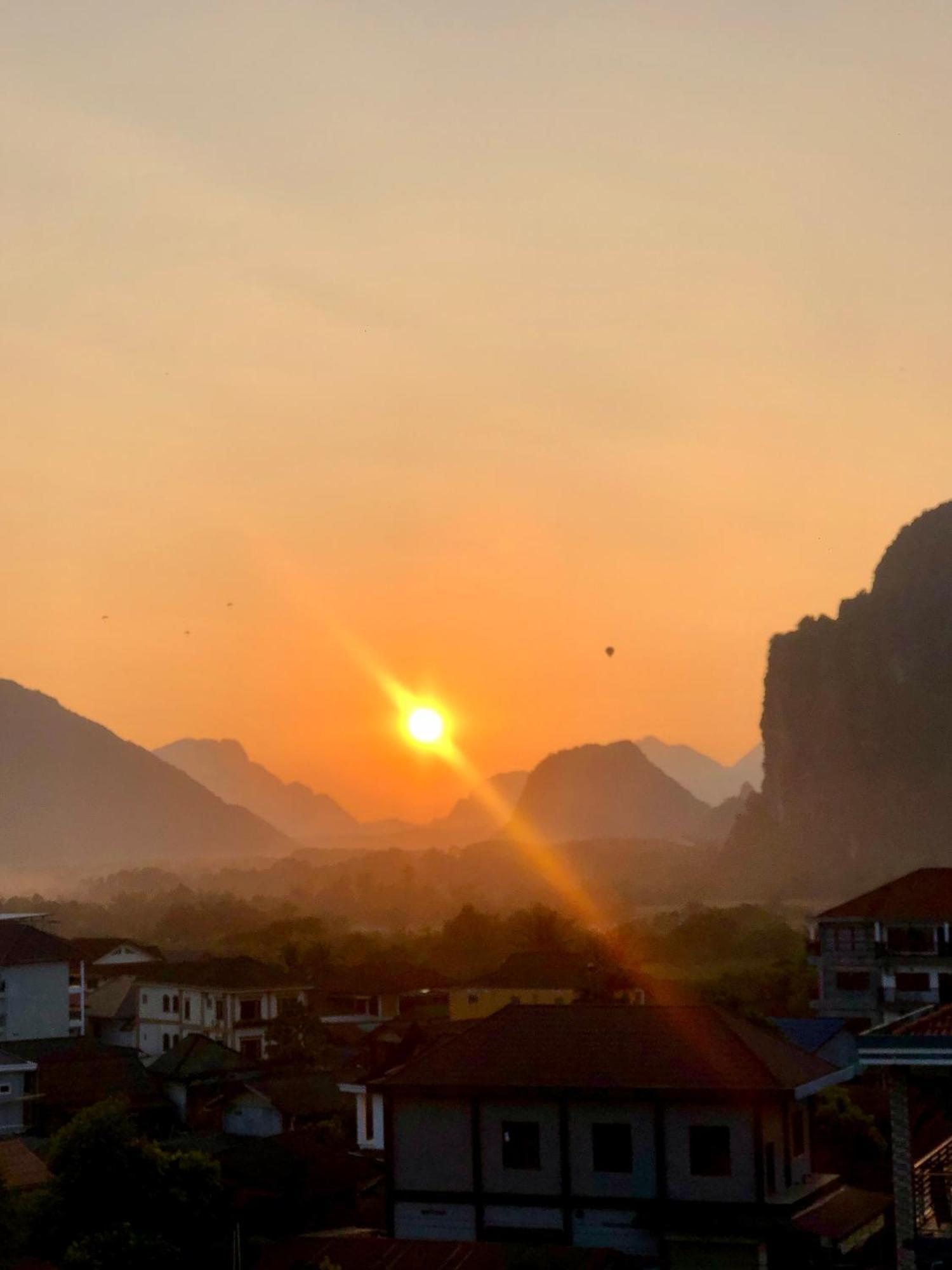 Easy Go Backpacker Hostel Vang Vieng Eksteriør billede