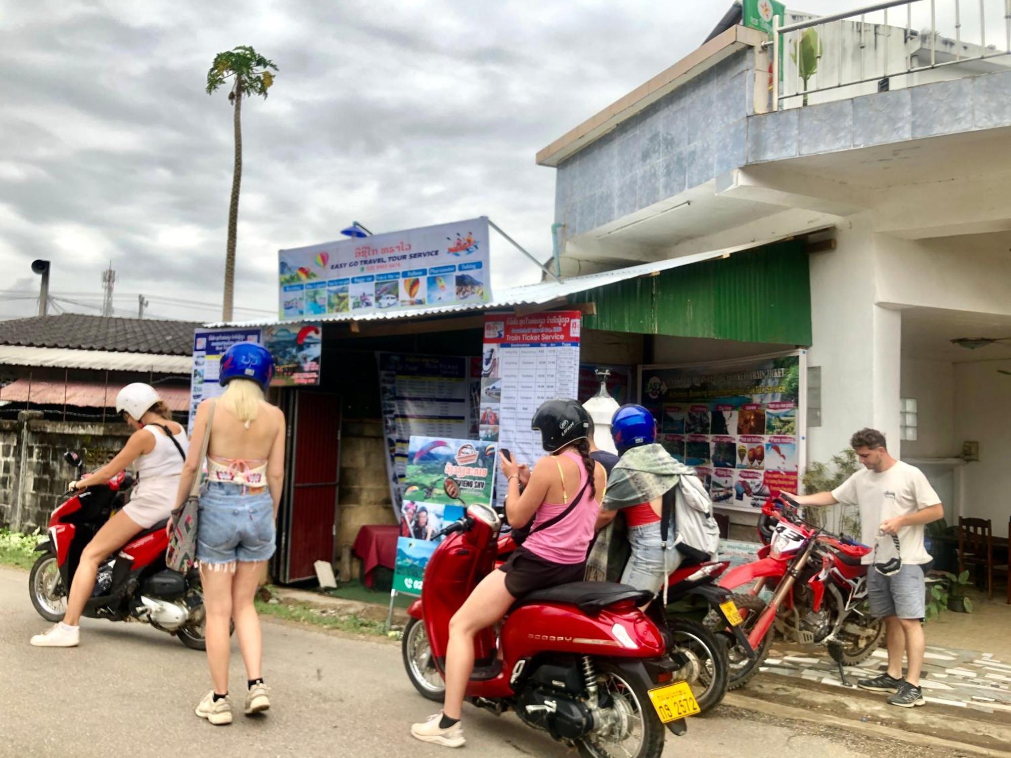 Easy Go Backpacker Hostel Vang Vieng Eksteriør billede
