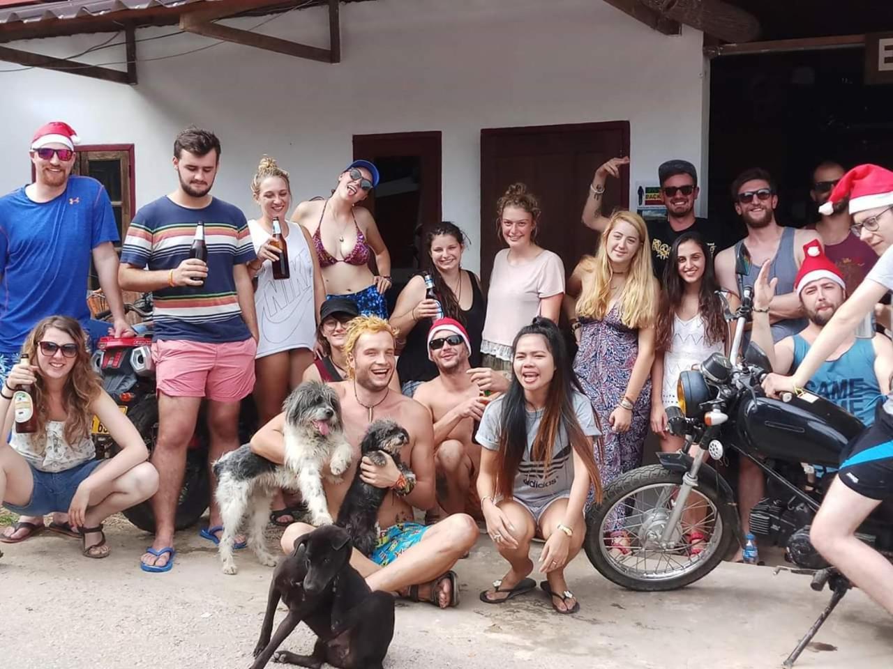 Easy Go Backpacker Hostel Vang Vieng Eksteriør billede